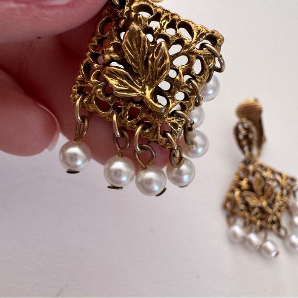 Vintage Gold Tone Faux Pearl Triangle Drop Earrings Clip On Classic - Picture 7 of 7